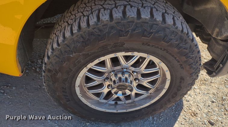 image for item EQ2229 2016 Ford F350 Super Duty utility bed pickup truck