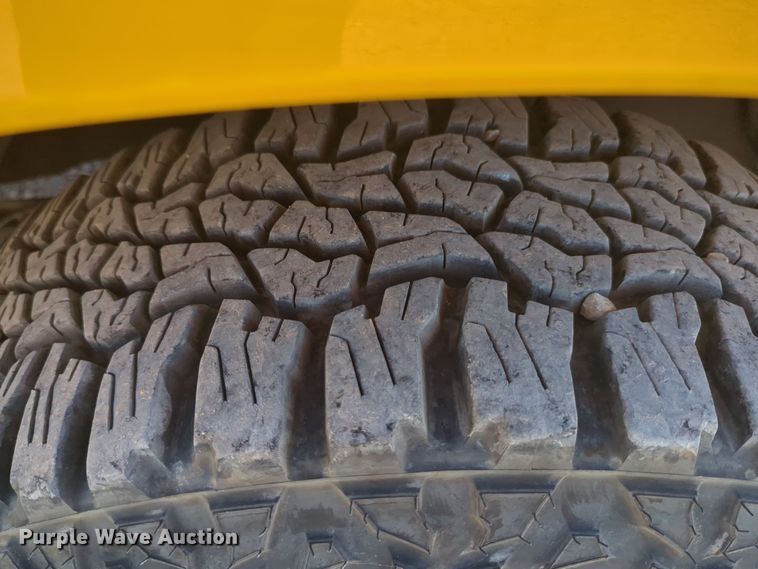 image for item EQ2229 2016 Ford F350 Super Duty utility bed pickup truck