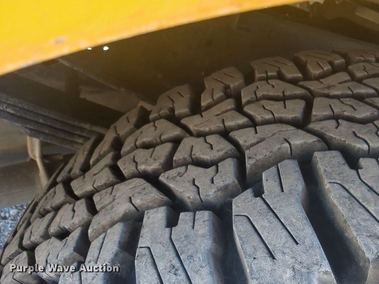 image for item EQ2229 2016 Ford F350 Super Duty utility bed pickup truck