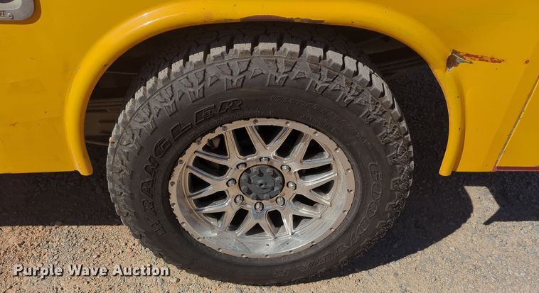 image for item EQ2229 2016 Ford F350 Super Duty utility bed pickup truck