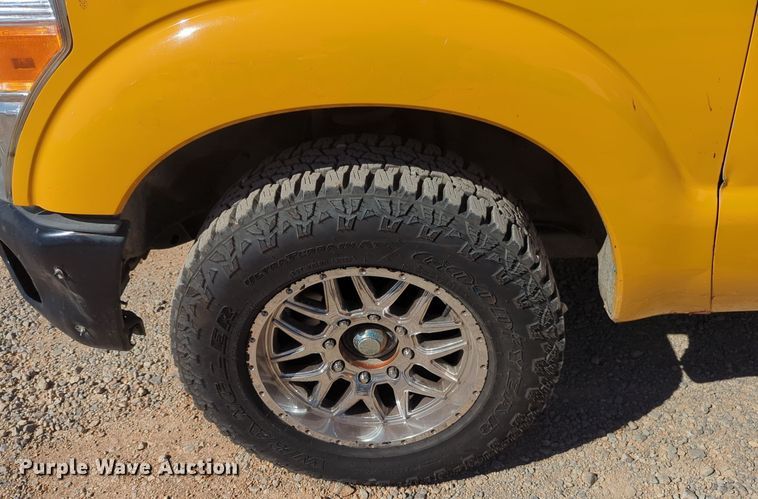 image for item EQ2229 2016 Ford F350 Super Duty utility bed pickup truck