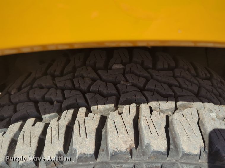 image for item EQ2229 2016 Ford F350 Super Duty utility bed pickup truck