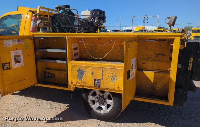 image for item EQ2230 2015 Ford F350 Super Duty utility bed pickup truck