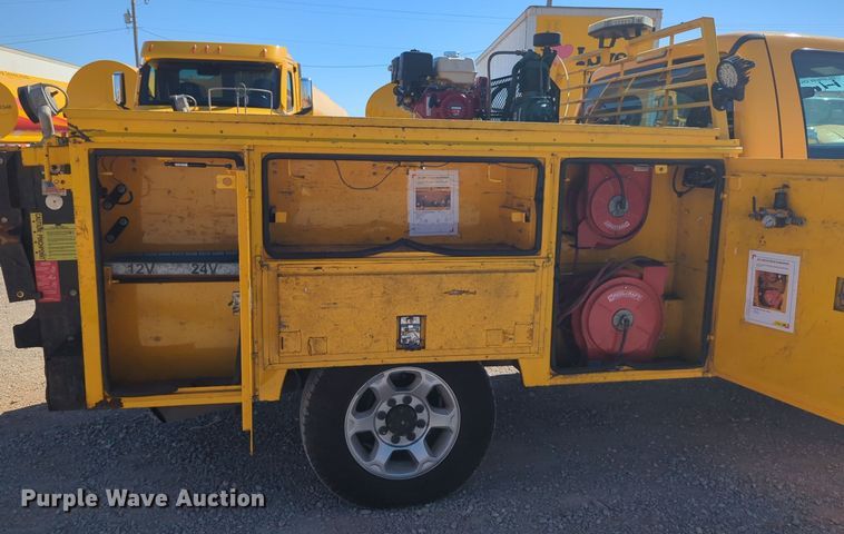 image for item EQ2230 2015 Ford F350 Super Duty utility bed pickup truck