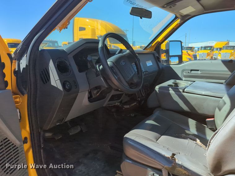 image for item EQ2230 2015 Ford F350 Super Duty utility bed pickup truck