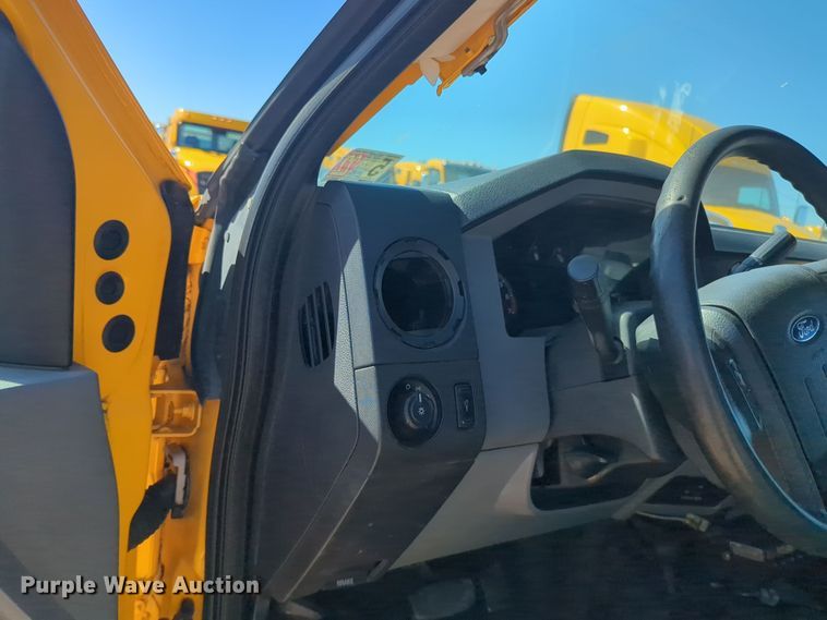 image for item EQ2230 2015 Ford F350 Super Duty utility bed pickup truck