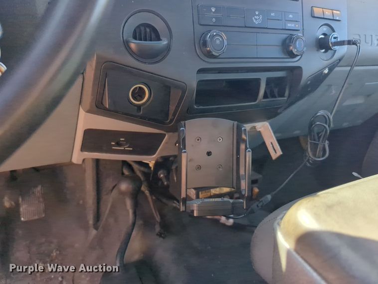 image for item EQ2230 2015 Ford F350 Super Duty utility bed pickup truck