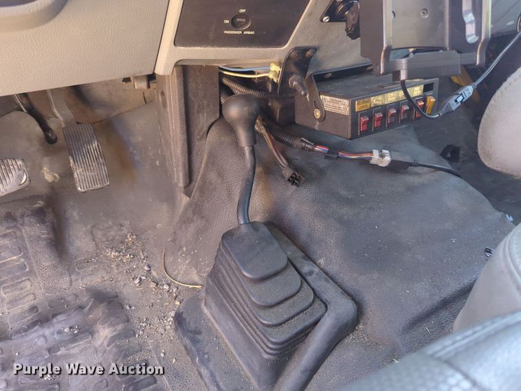 image for item EQ2230 2015 Ford F350 Super Duty utility bed pickup truck