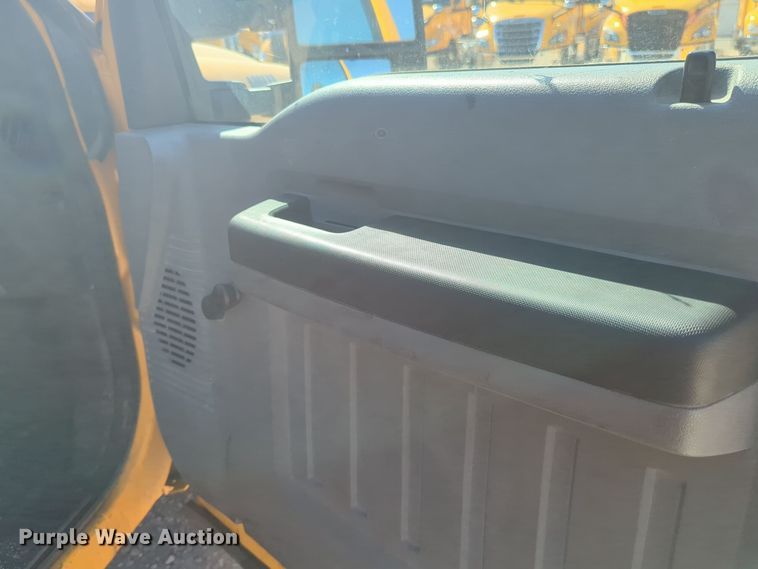 image for item EQ2230 2015 Ford F350 Super Duty utility bed pickup truck