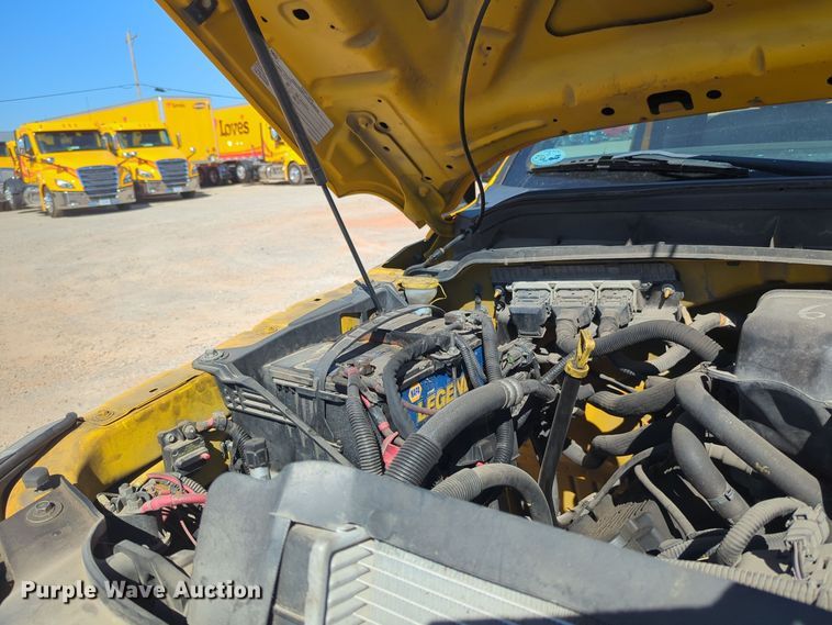 image for item EQ2230 2015 Ford F350 Super Duty utility bed pickup truck