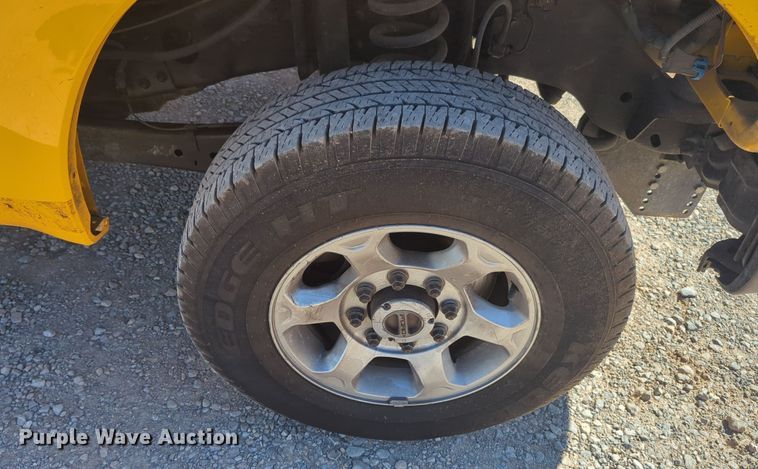 image for item EQ2230 2015 Ford F350 Super Duty utility bed pickup truck