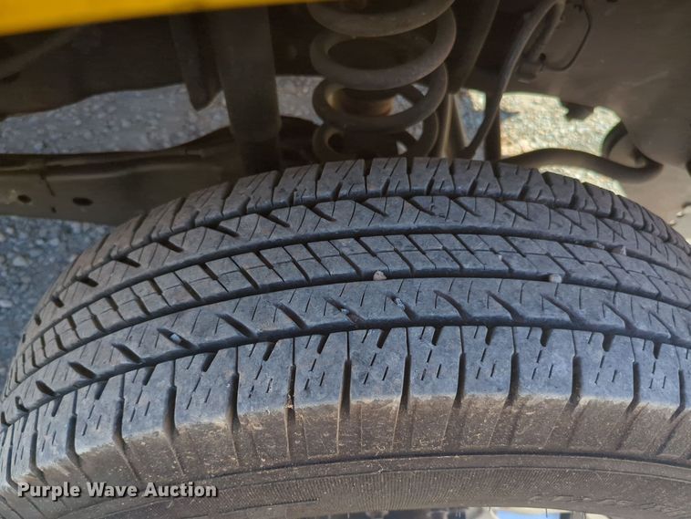 image for item EQ2230 2015 Ford F350 Super Duty utility bed pickup truck