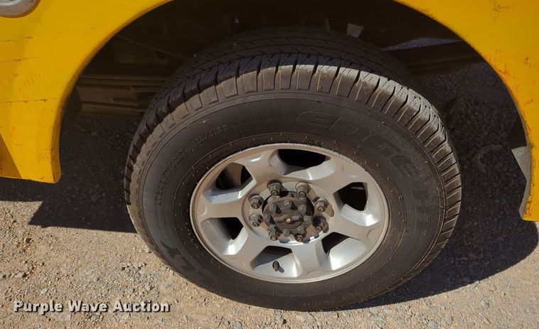 image for item EQ2230 2015 Ford F350 Super Duty utility bed pickup truck