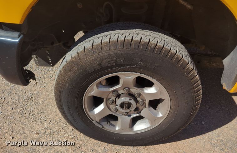 image for item EQ2230 2015 Ford F350 Super Duty utility bed pickup truck