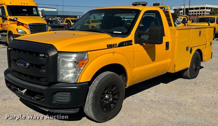 image for item EQ2233 2015 Ford F350 Super Duty utility bed pickup truck