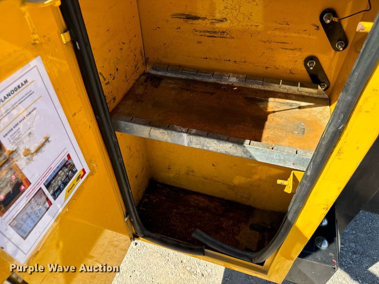 image for item EQ2233 2015 Ford F350 Super Duty utility bed pickup truck