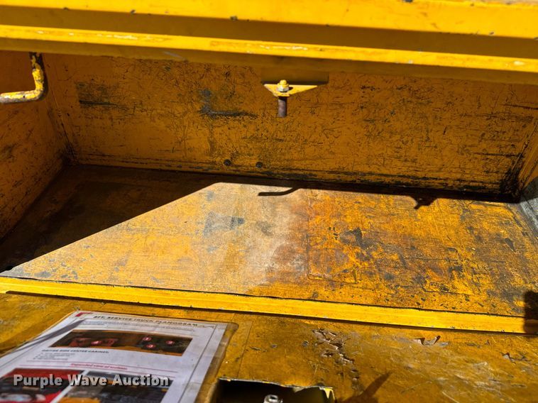 image for item EQ2233 2015 Ford F350 Super Duty utility bed pickup truck