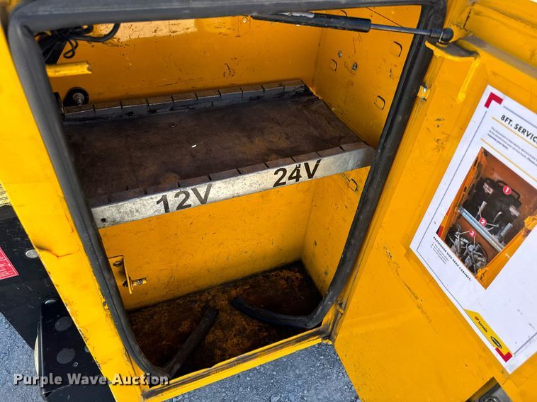 image for item EQ2233 2015 Ford F350 Super Duty utility bed pickup truck