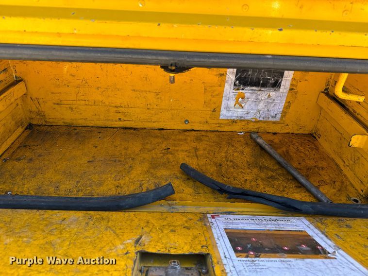 image for item EQ2233 2015 Ford F350 Super Duty utility bed pickup truck