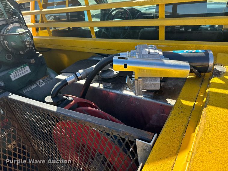 image for item EQ2233 2015 Ford F350 Super Duty utility bed pickup truck