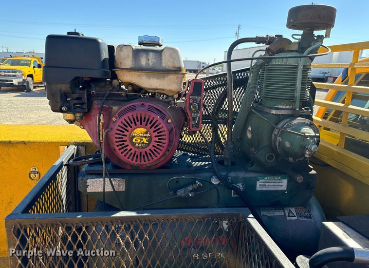 image for item EQ2233 2015 Ford F350 Super Duty utility bed pickup truck