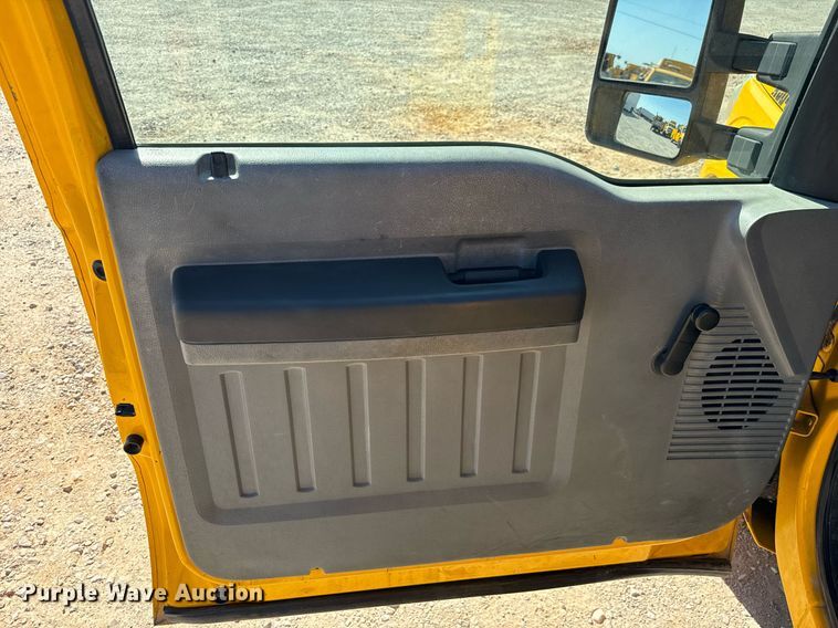 image for item EQ2233 2015 Ford F350 Super Duty utility bed pickup truck