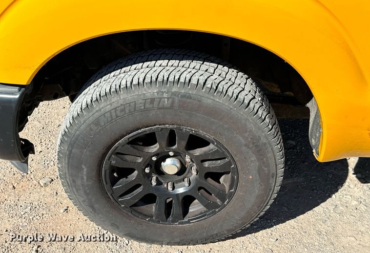 image for item EQ2233 2015 Ford F350 Super Duty utility bed pickup truck