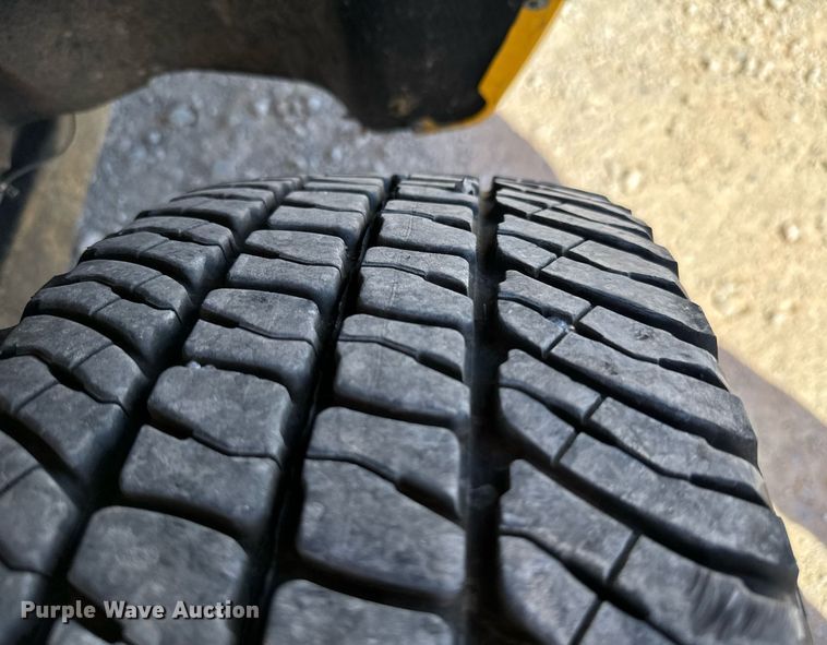 image for item EQ2233 2015 Ford F350 Super Duty utility bed pickup truck