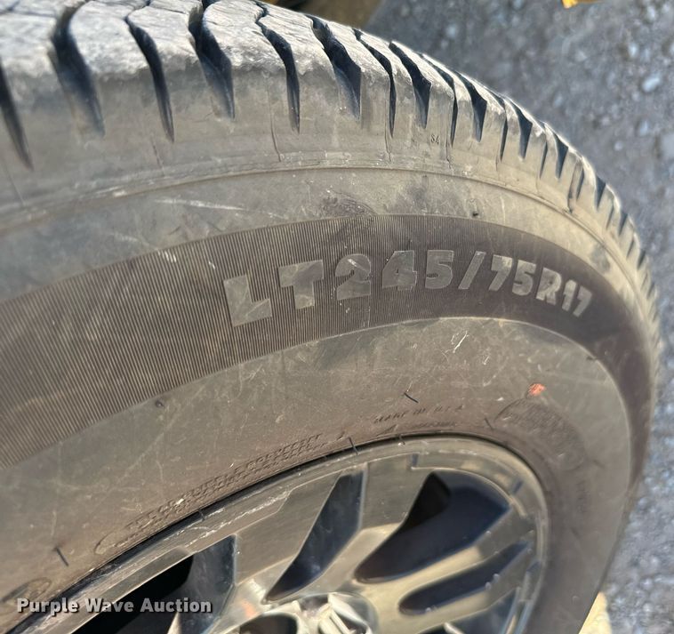 image for item EQ2233 2015 Ford F350 Super Duty utility bed pickup truck