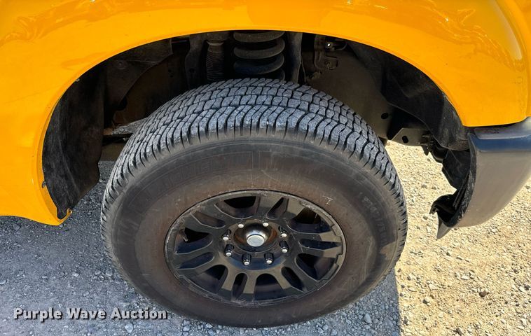 image for item EQ2233 2015 Ford F350 Super Duty utility bed pickup truck