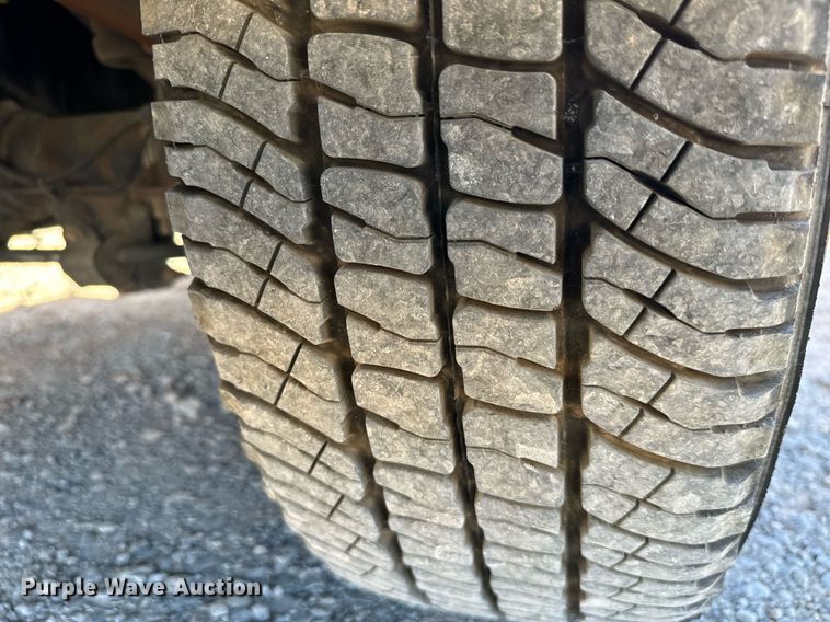 image for item EQ2233 2015 Ford F350 Super Duty utility bed pickup truck