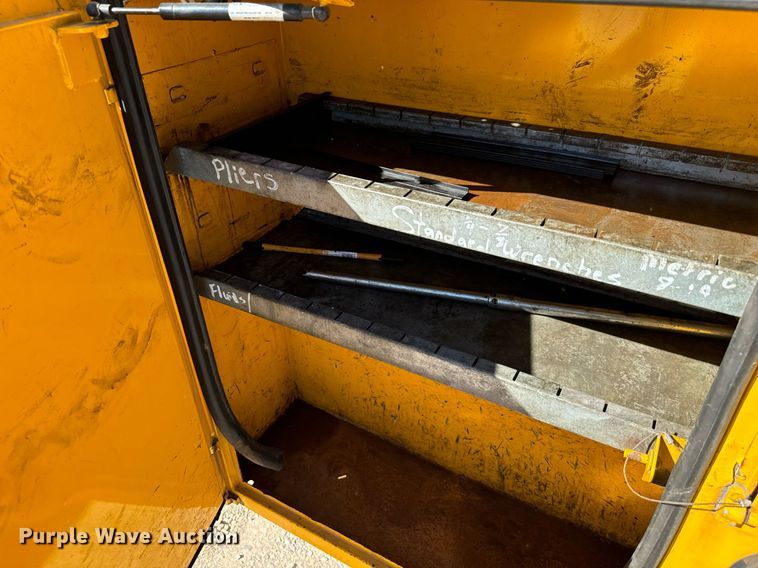 image for item EQ2234 2015 Ford F350 Super Duty utility bed pickup truck