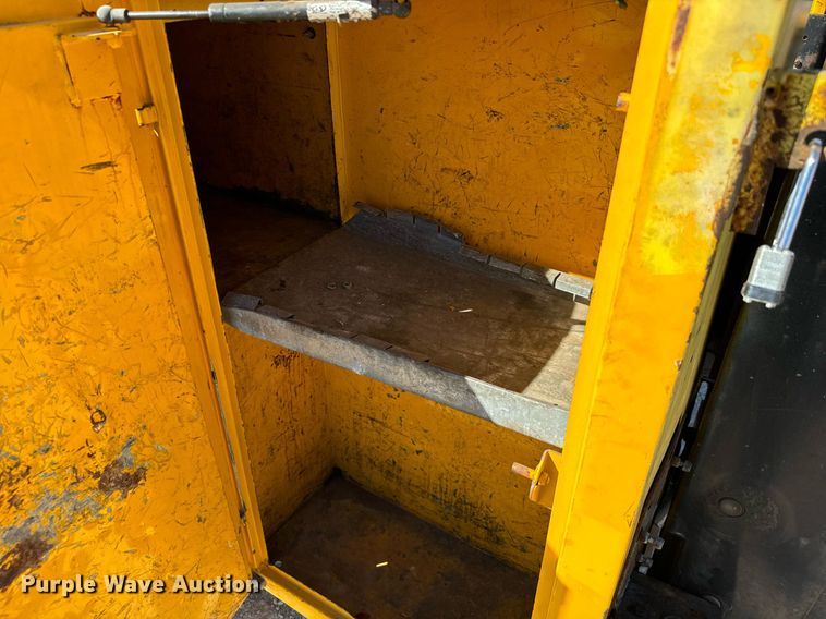 image for item EQ2234 2015 Ford F350 Super Duty utility bed pickup truck