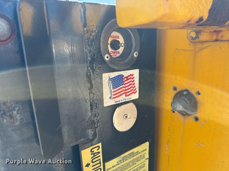 image for item EQ2234 2015 Ford F350 Super Duty utility bed pickup truck