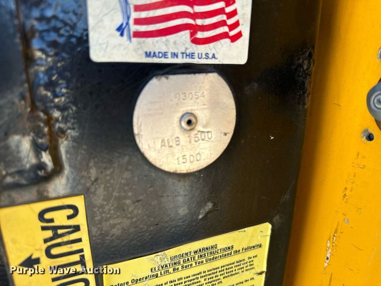 image for item EQ2234 2015 Ford F350 Super Duty utility bed pickup truck