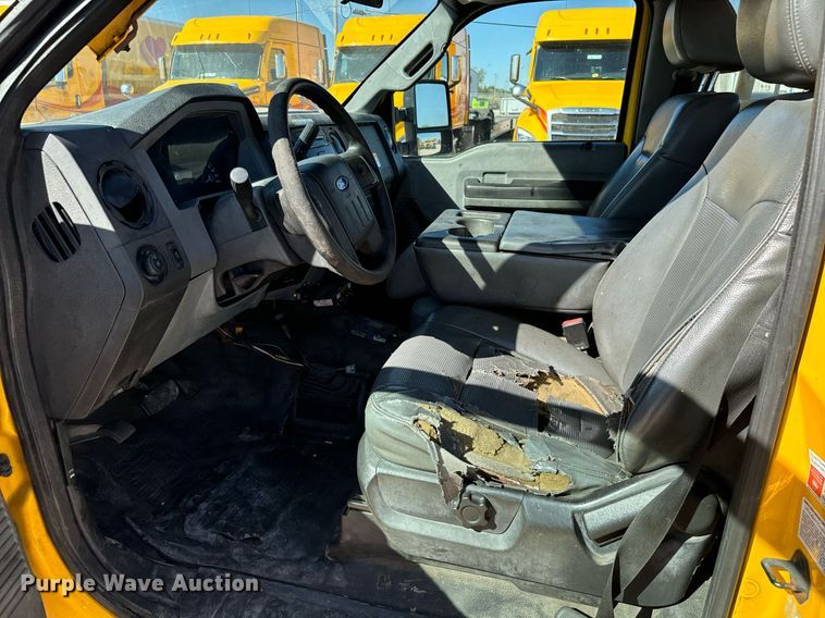 image for item EQ2234 2015 Ford F350 Super Duty utility bed pickup truck