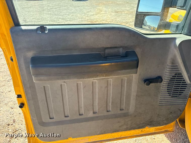 image for item EQ2234 2015 Ford F350 Super Duty utility bed pickup truck