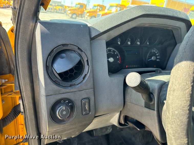 image for item EQ2234 2015 Ford F350 Super Duty utility bed pickup truck