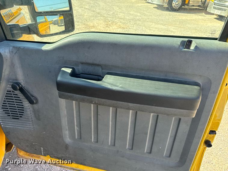 image for item EQ2234 2015 Ford F350 Super Duty utility bed pickup truck