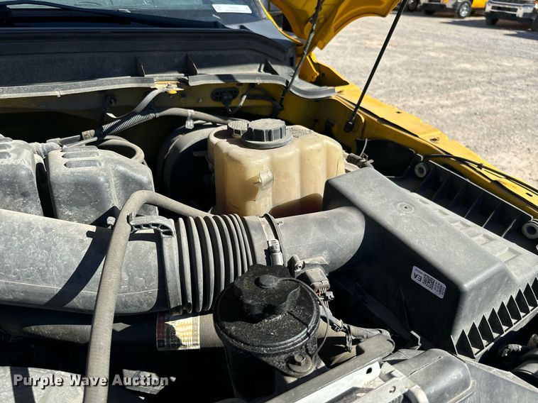 image for item EQ2234 2015 Ford F350 Super Duty utility bed pickup truck