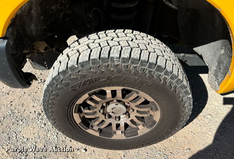 image for item EQ2234 2015 Ford F350 Super Duty utility bed pickup truck