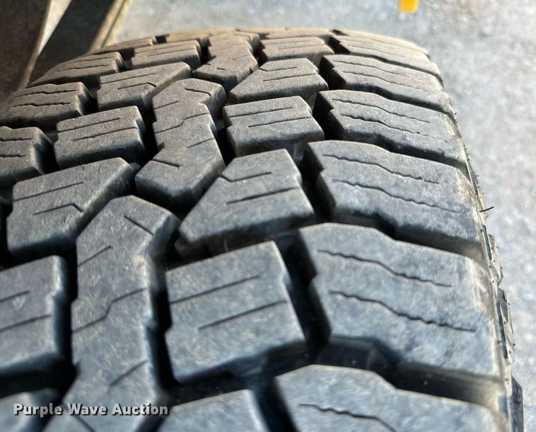 image for item EQ2234 2015 Ford F350 Super Duty utility bed pickup truck