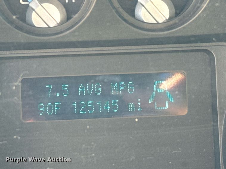 image for item EQ2234 2015 Ford F350 Super Duty utility bed pickup truck