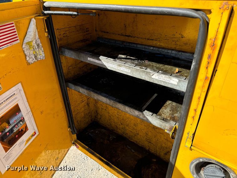 image for item EQ2236 2015 Ford F350 Super Duty utility bed pickup truck