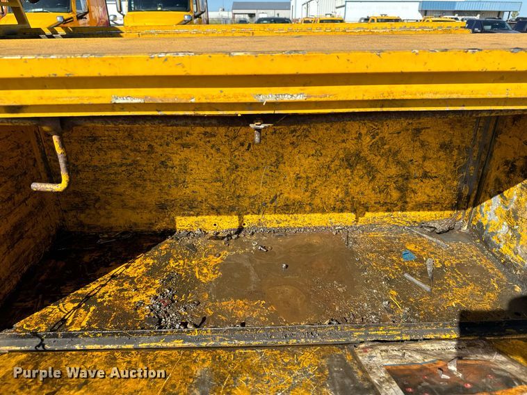 image for item EQ2236 2015 Ford F350 Super Duty utility bed pickup truck