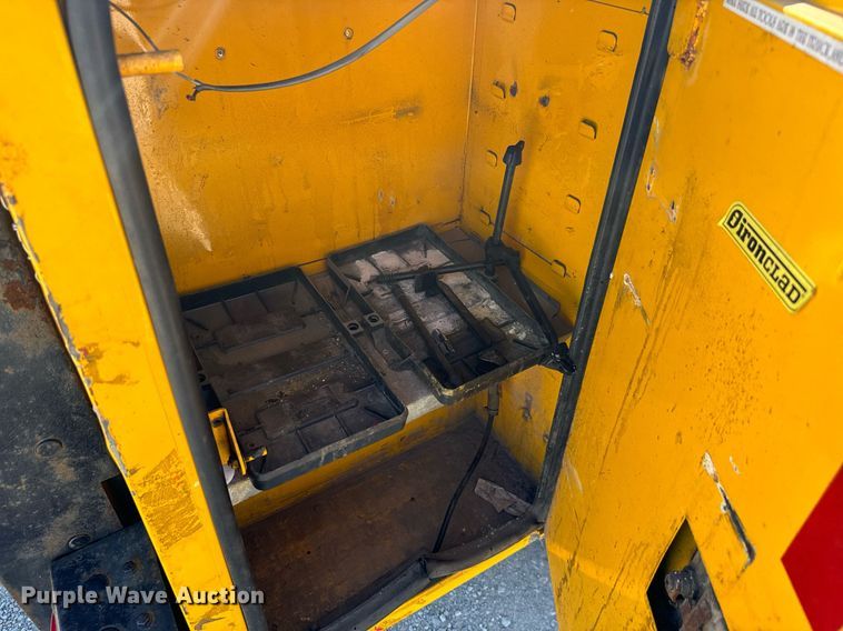 image for item EQ2236 2015 Ford F350 Super Duty utility bed pickup truck