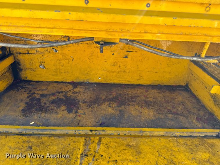 image for item EQ2236 2015 Ford F350 Super Duty utility bed pickup truck