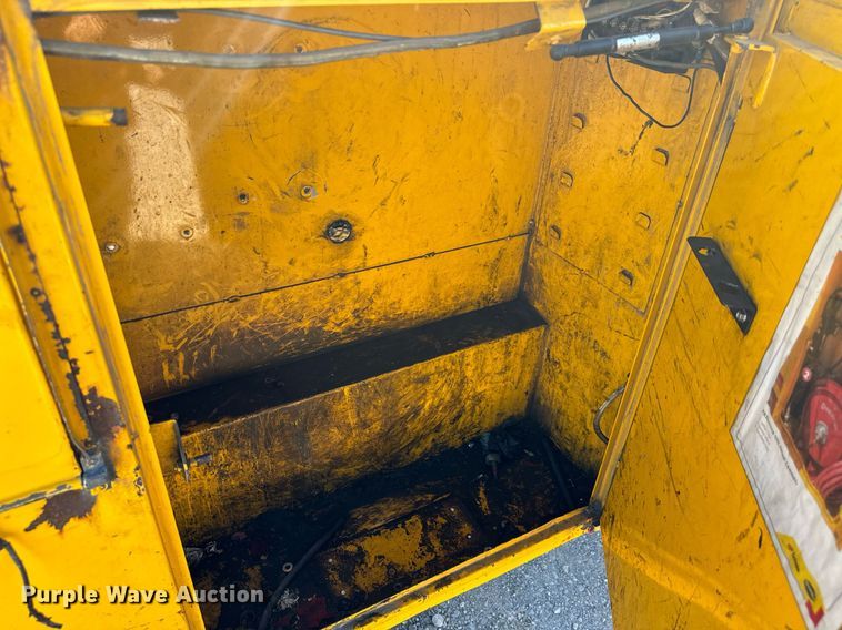 image for item EQ2236 2015 Ford F350 Super Duty utility bed pickup truck