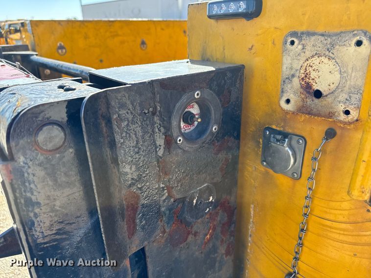 image for item EQ2236 2015 Ford F350 Super Duty utility bed pickup truck