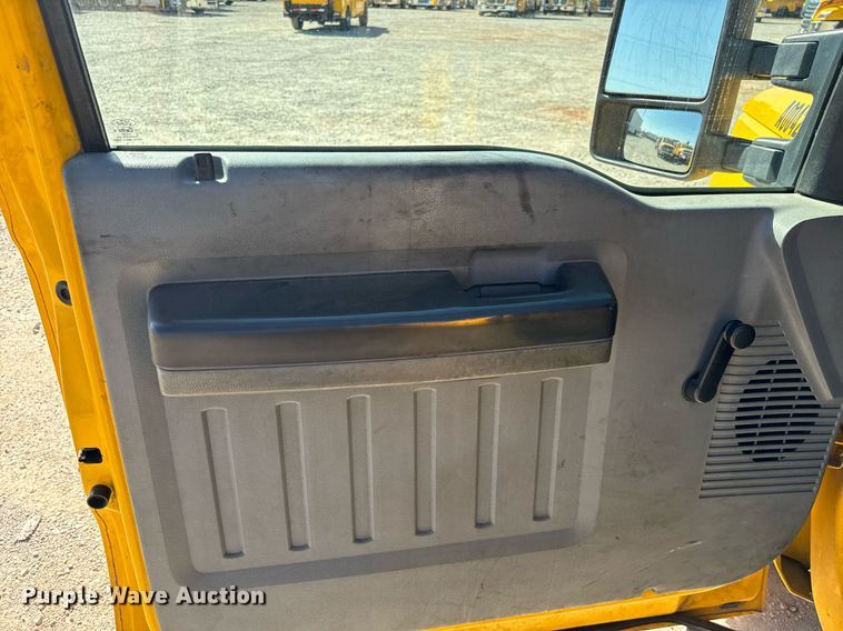 image for item EQ2236 2015 Ford F350 Super Duty utility bed pickup truck